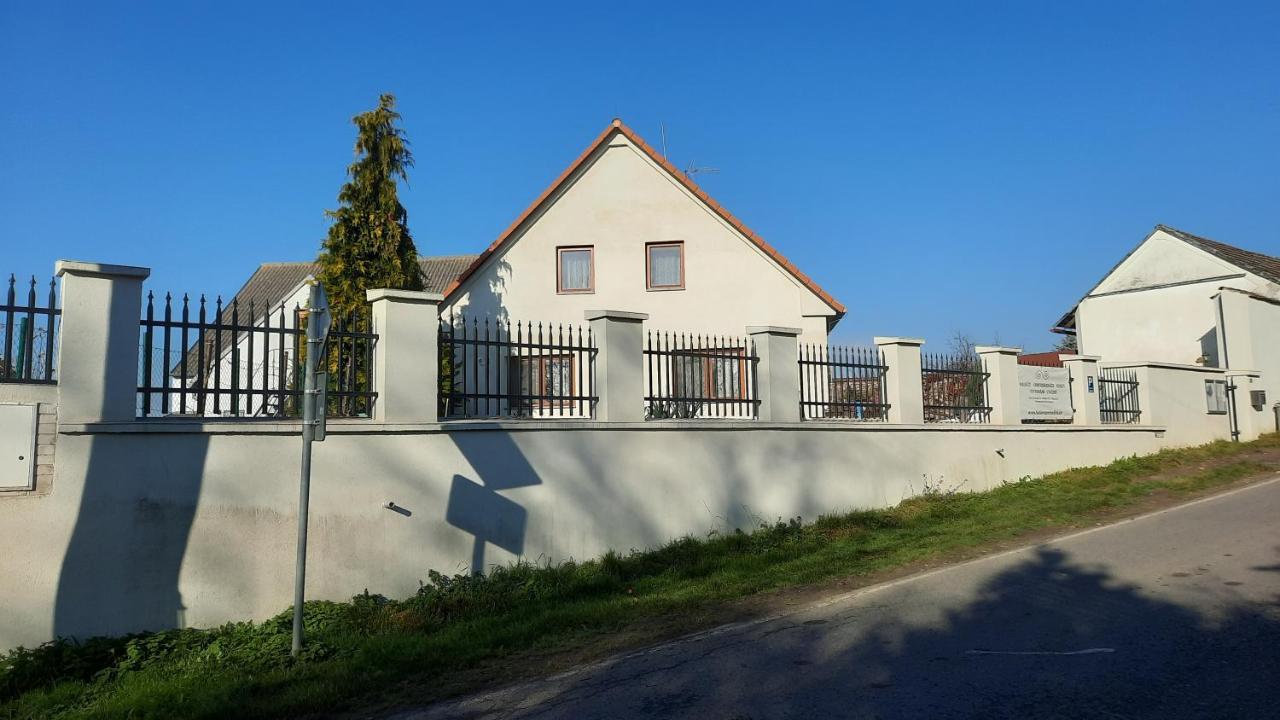 Podkroví v Jihočeském Statku Nemejice Exterior foto